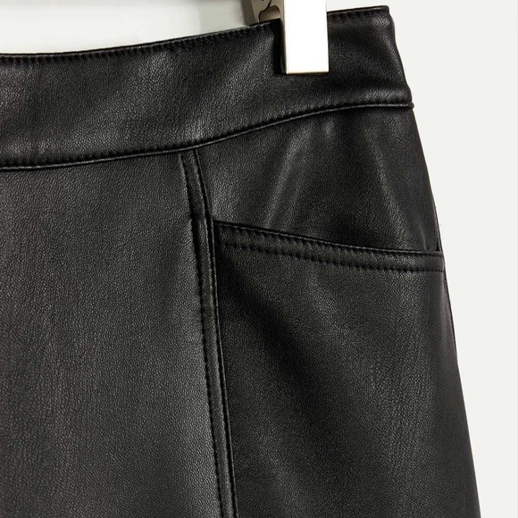 ⭐️ Host Pick ⭐️ Leather Skirt with Pockets - Picture 3 of 10